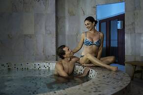 Paradise Park Fun Lifestyle Hotel