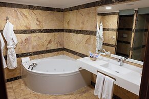 Paradise Park Fun Lifestyle Hotel