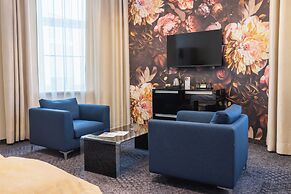 HiLight Suites Hotel