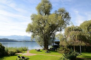 Swiss-Chalet Merlischachen - Romantik Schloss-Hotel am See