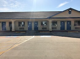 Luxury Inn & Suites Liberty
