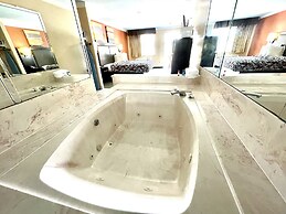 Luxury Inn & Suites Liberty