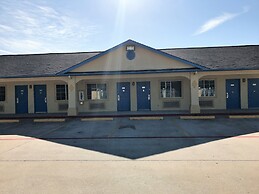 Luxury Inn & Suites Liberty