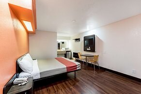 Motel 6 San Antonio, Tx - Frost Bank Center