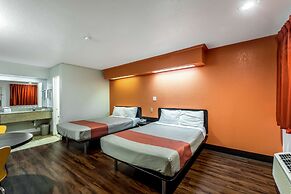 Motel 6 San Antonio, Tx - Frost Bank Center