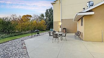 Estherville Hotel & Suites