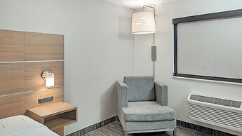 Estherville Hotel & Suites