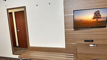 Estherville Hotel & Suites