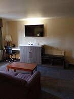 Lavissh Inn & Suites