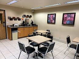 Lavissh Inn & Suites