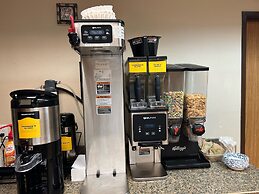 Lavissh Inn & Suites