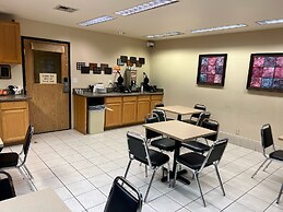 Lavissh Inn & Suites