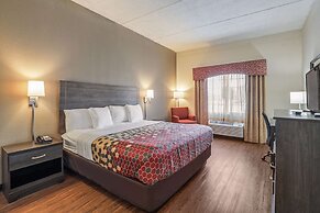 Econo Lodge Inn and Suites