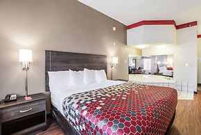 Econo Lodge Inn and Suites