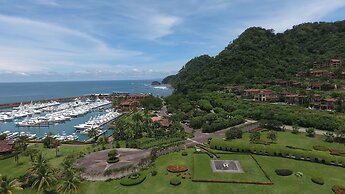 Stay In CR Los Sueños Condos