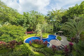 Stay In CR Los Sueños Condos