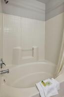 St. George Inn & Suites