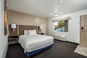 St. George Inn & Suites