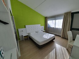 Green Hotel Motel
