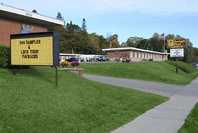 Budget Host Crestview Inn