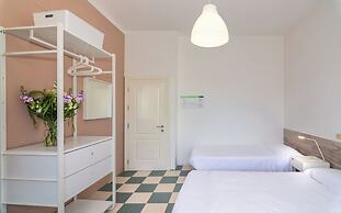 Happy Hotel