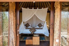 NusaBay Menjangan by WHM