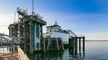 Holiday Inn Express & Suites Everett by IHG