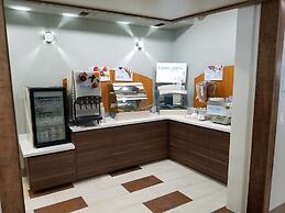 Holiday Inn Express & Suites Everett by IHG