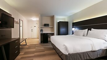 Holiday Inn Express & Suites Everett by IHG