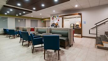 Holiday Inn Express & Suites Everett by IHG