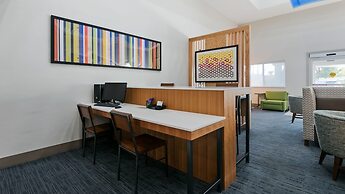 Holiday Inn Express & Suites Everett by IHG