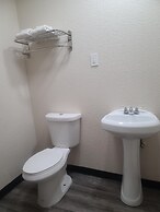 Majestic Inn And Suites