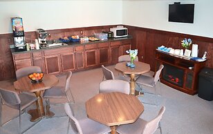 Main Street Lodge and Suites