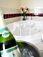 Main Street Lodge and Suites