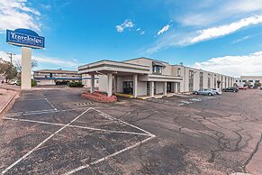 Travelodge by Wyndham Colorado Springs Airport/Peterson SFB