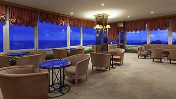 Carcavelos Beach Hotel