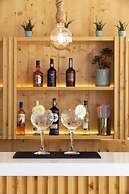 Carcavelos Beach Hotel