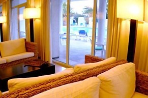 Carcavelos Beach Hotel