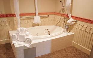 Chateau Avalon Hotel & Spa