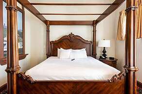 Chateau Avalon Hotel & Spa