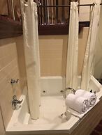 Chateau Avalon Hotel & Spa