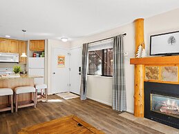 Red Pine Condominiums by All Seasons Resort Lodging