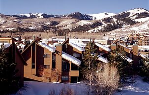 Red Pine Condominiums by All Seasons Resort Lodging