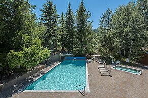 Red Pine Condominiums by All Seasons Resort Lodging