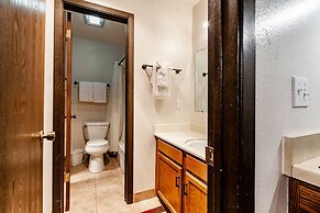 Red Pine Condominiums by All Seasons Resort Lodging