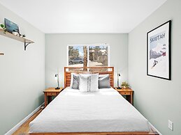 Red Pine Condominiums by All Seasons Resort Lodging