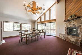 Red Pine Condominiums by All Seasons Resort Lodging