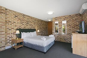 Potters Apartments