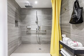 HOTEL 10