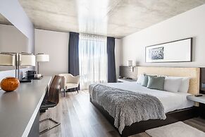 HOTEL 10